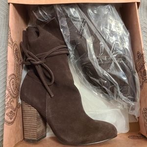 NEW IN BOX Urban Outfitters Ecote Suede Ankle-Tie Boot